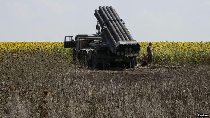 Bệ phóng rốc két của Ukraine được phát hiện tại tỉnh Donetsk hôm 12-7. Ảnh: Reuters