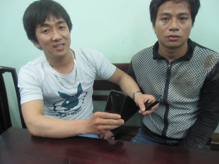 Hiệp sĩ Nguyễn Minh Thành (trái) và kẻ trộm xe bị bắt nóng vào khuya 24-6.