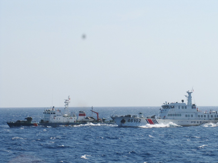 Tàu Việt Nam bị tàu Trung Quốc ngăn cản, đâm va khi đang làm nhiệm vụ bảo vệ chủ quyền trên biển - Ảnh: Hoàng Dũng