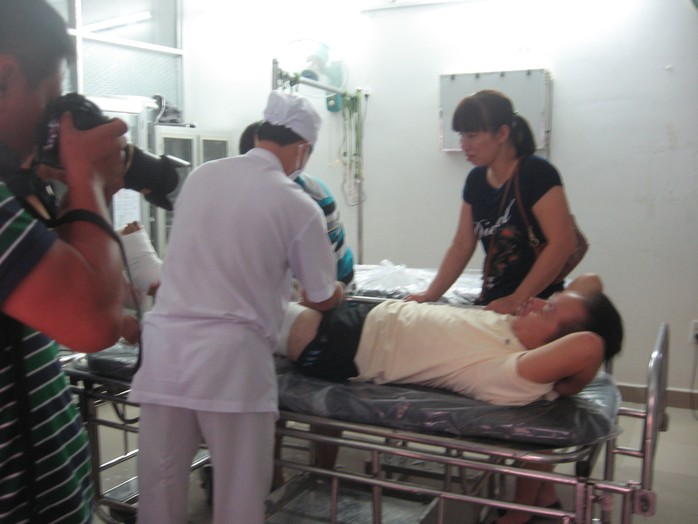 Máy trưởng Lê Đại Thành được chăm sóc y tế tại bệnh viện