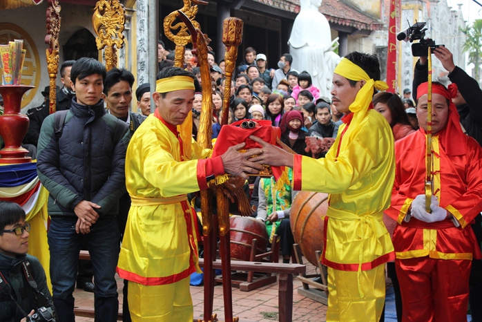 dâng hịch MInh Thề lên thần linh