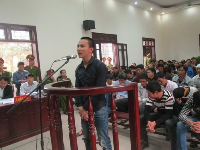Bị cáo Phạm Văn Thành tố mình bị 2 chiến sĩ công an ép cung