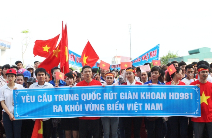 Sinh viên các trường Đại học, cao đẳng, trung học chuyên nghiệp Thanh Hóa mít tinh phản đối Trung Quốc