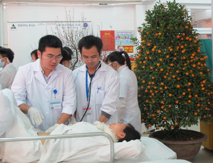 Những ngày Tết các y bác sĩ BV Việt Đức vẫn căng mình với các ca cấp cứu