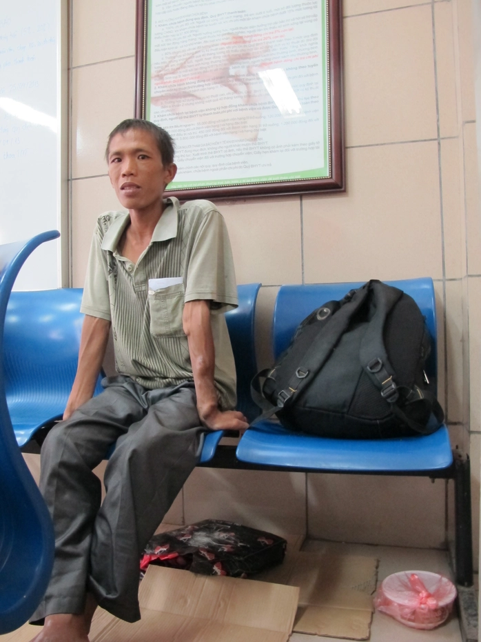 Anh Nguyễn Văn Tân, 35 tuổi ở Bắc Giang, hơn 8 năm chạy thận là từng đó thời gian anh đón Tết trong BV