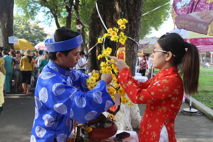 CNVC-LĐ thi cắm hoa tại ngày hội