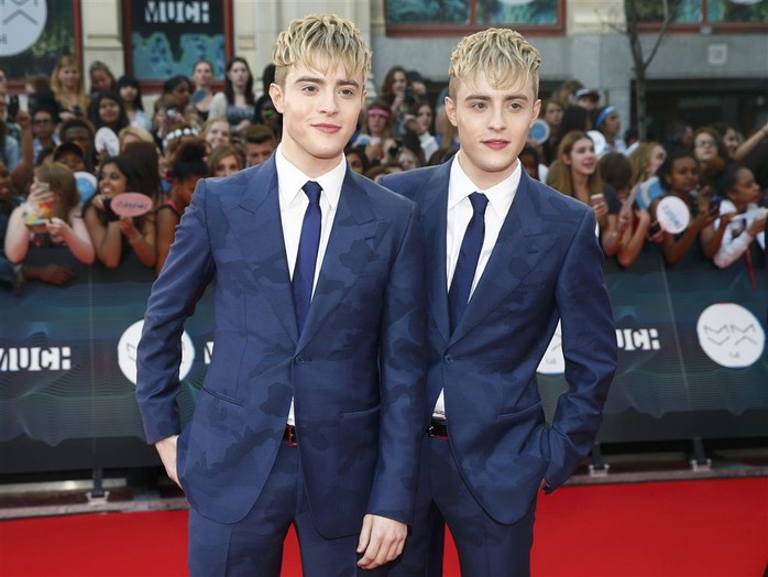 Cặp song ca nhà Jedward của Ireland