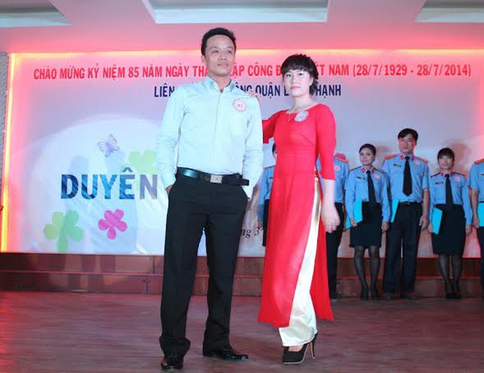 Các thí sinh biểu diễn thời trang công sở tại hội thi do LĐLĐ quận Bình Thanh, TP HCM tổ chức   ẢNH: THANH NGA