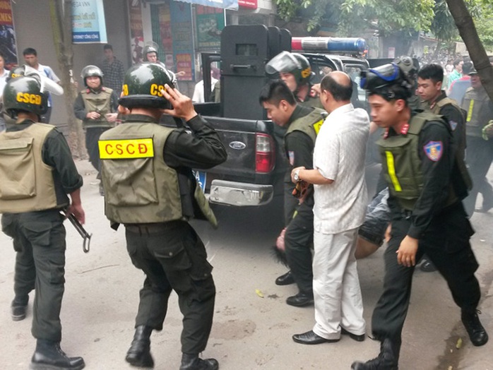 Lực lượng CSCĐ Hải Phòng khống chế, bắt giữ nghi phạm buôn bán ma túy Phạm Văn Tự ngày 22-4 - Ảnh: Trọng Đức