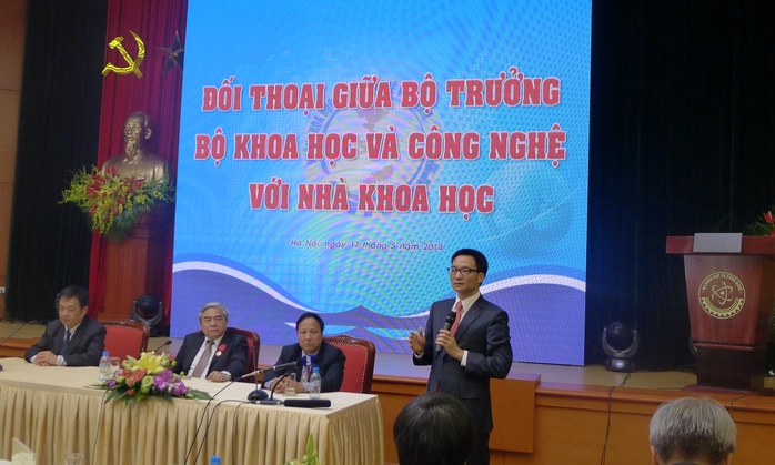 Phó Thủ tướng Vũ Đức Đam trả lời câu hỏi của các nhà khoa học về vấn đề Biển Đông sáng 17-5