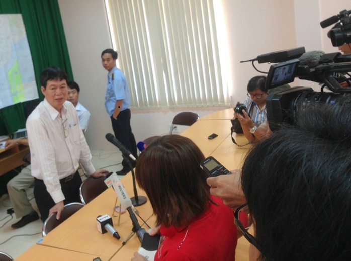 Ông Phạm Văn Long tại cuộc họp báo bắt đầu lúc 8 giờ 15 phút - Ảnh: Ca Linh
