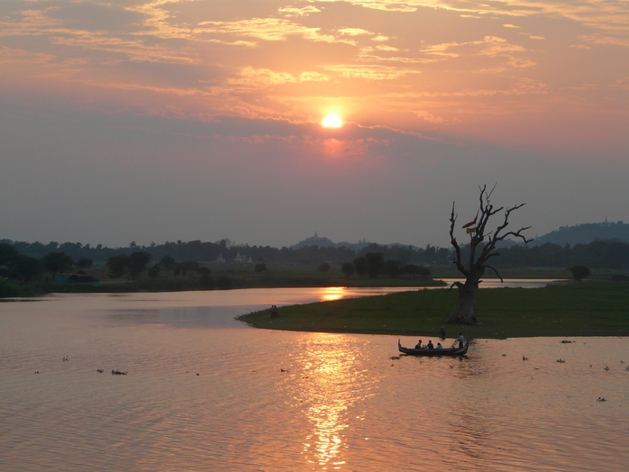 Một số hình ảnh đêp, bình yên khác ở cầu Ubein - cây cầu gỗ dài nhất Đông Nam Á  (Myanmar)