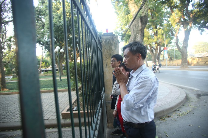 Một gia đình Hà Nội xin phép vào nhà riêng viếng Đại tướng