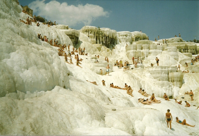 “Lâu đài bông” Pamukkale ở Thổ Nhĩ Kỳ. Ảnh: Unusualplaces