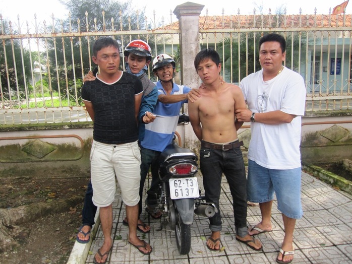 Đối tượng Nguyễn Bá Phi cùng Phan Văn Thành bị các “hiệp sĩ bắt vào tuần trước nhưng không hiểu vì sao… được thả!