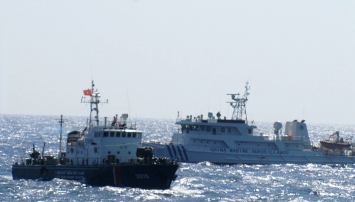 Các tàu Trung Quốc luôn hung hăng xông tới đe dọa tàu Cảnh sát biển Việt Nam thực thi nhiệm vụ bảo vệ chủ quyền trên biển