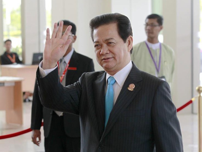 Thủ tướng Nguyễn Tấn Dũng khi bước vào phòng họp của Hội nghị cấp cao ASEAN lần thứ 24 - Ảnh: EFE