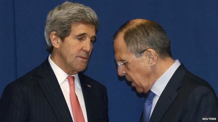 Ngoại trưởng Mỹ John Kerry (trái) và người đồng cấp Nga Sergei Lavrov (phải). Ảnh: Reuters