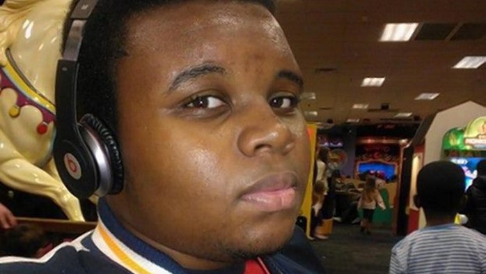 Thiếu niên Michael Brown, 18 tuổi, đã bị bắn chết trên đường ở Ferguson hôm 9-8. Ảnh: BBC