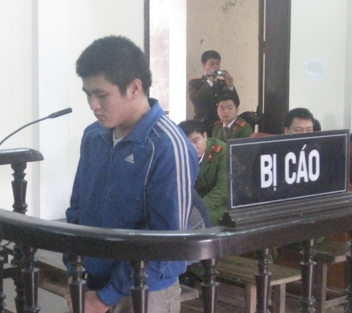 Đối tượng Trịnh Phúc Đạt tại phiên tòa.