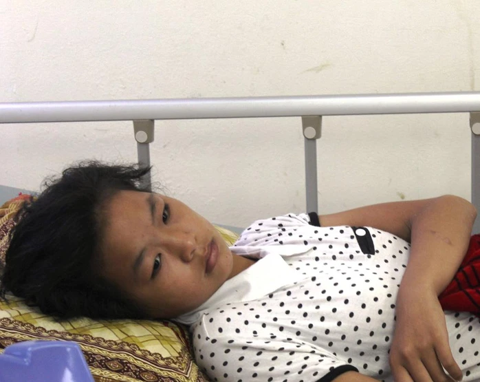 Sau một ngày cấp cứu tại bệnh viện sức khỏa em Võ Thị Áng đã bắt đầu bình phục.