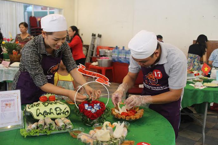 Các gia đình tham gia hội thi nấu ăn “Gắn kết yêu thương”