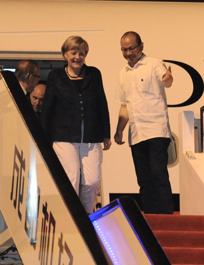 Thủ tướng Đức Merkel tại sân bay thành phố Thành Đô, Trung Quốc. Ảnh: CFP