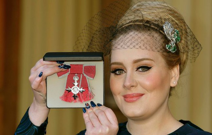 Adele vinh dự nhận tước hiệu MBE. Ảnh: Reuters