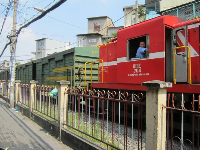  Km1732 + 498, đoạn ngang đường Nguyễn Kiệm, quận Phú Nhuận, nơi xảy ra vụ tai nạn đường sắt   