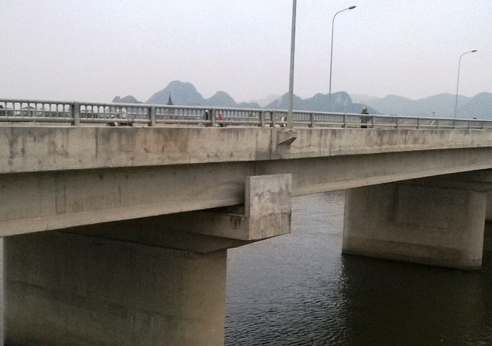 Cầu Bồng Lạng nơi chị N gieo mình xuống sông Đáy tự tử