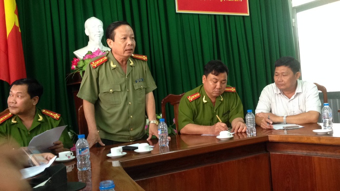 Đại tá Nguyễn Minh Kha, Giám đốc Công an TP Cần Thơ, chủ trì cuộc họp báo vụ xả súng tại Cần Thơ sáng 16-4