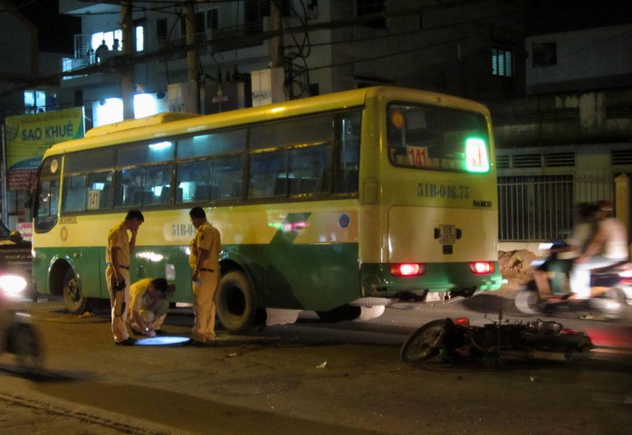 Vụ va chạm với xe buýt tuyến 141 cũng khiến 1 người nhập viện trong tình trạng nguy kịch