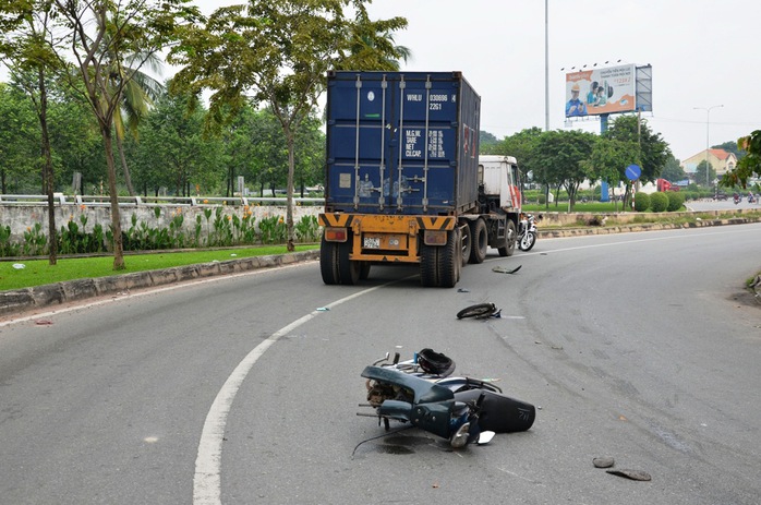 Hiện trường tai nạn khiến nam thanh niên nguy kịch