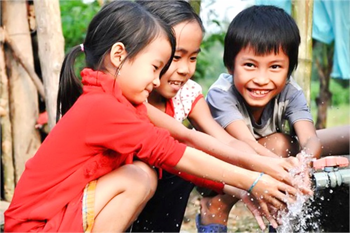 Trẻ em huyện Nhà Bè trong niềm vui có nước sạch