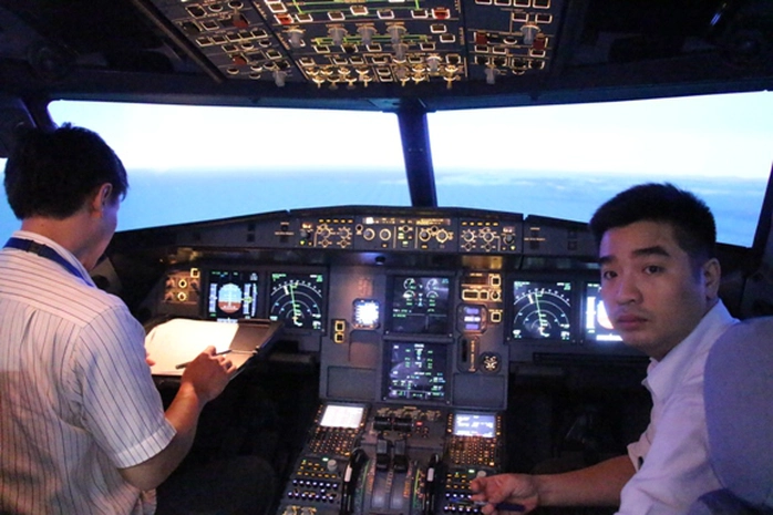 Tổ lái của Vietnam Airlines thực hiện lượt bay thực nghiệm đường bay thẳng Hà Nội - TP HCM ngày 4-9