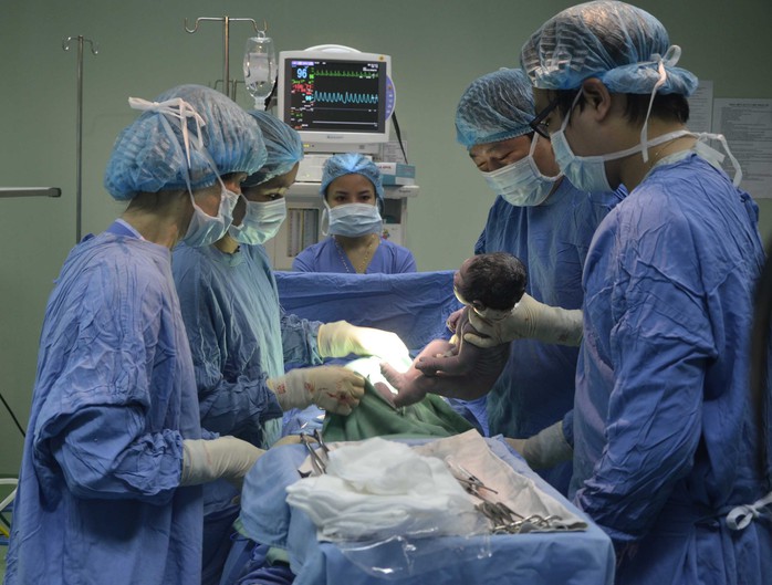 Em bé thụ tinh trong ống nghiệm đầu tiên chào đời ở Đà Nẵng