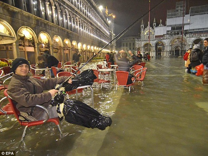 Nước ngập lênh láng ở Quảng trường Saint Mark