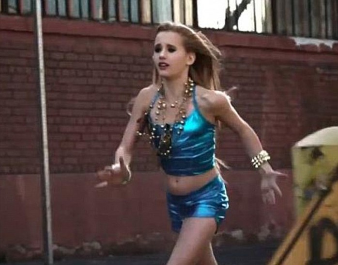 Alison Gold trong video ca nhạc mới