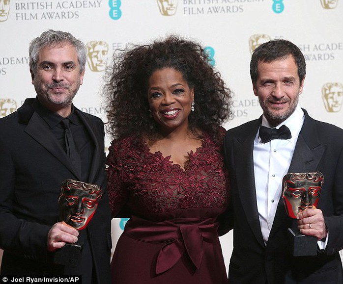 Alfonso Cuaron, Oprah Winfrey và David Heyman chụp ảnh cùng nhau