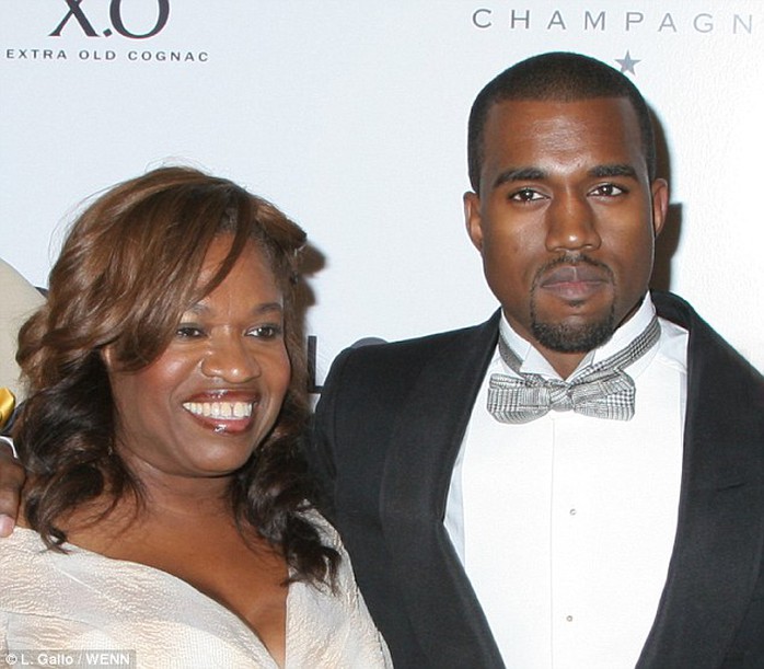 Kanye West từng hạnh phúc bên mẹ