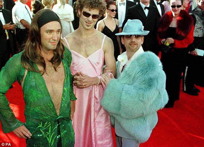 Marc Shalman (right) with South Park creators, Matt Stone (centre) and  Trey Parker arrive for the 72nd awards after raiding their mothers  wardrobesRead more: http://www.dailymail.co.uk/femail/article-2570154/FROCK-HORRORS-The-worst-Oscar-dresses-time.html#ixzz2ugu2RMMK Follow us: @MailOnline on Twitter | DailyMail on Facebook
