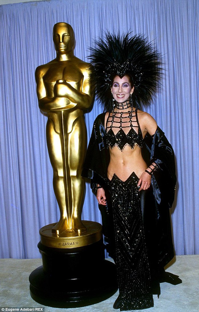Cher tại Oscar năm 1987