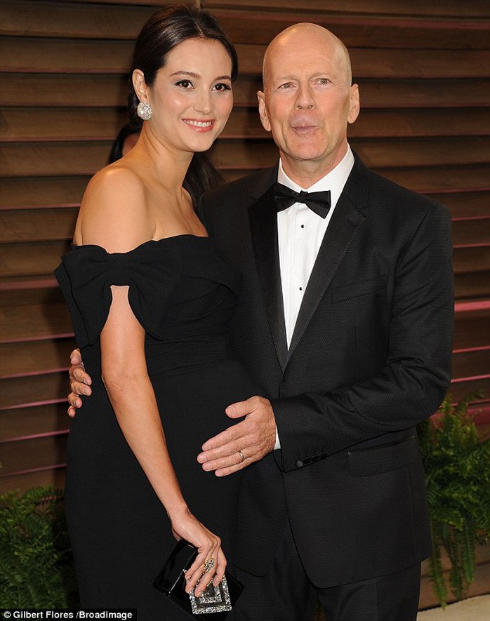 Bruce Willis và Emma Hemming