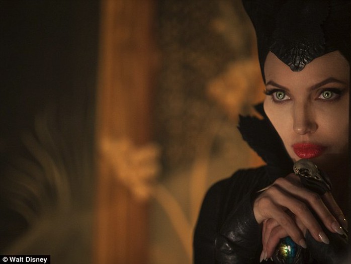 Angelina Jolie trong tạo hình phim Maleficent