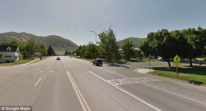 Cậu bé đã băng qua đường ở thành phố Brigham, bang Utah. Ảnh: Daily Mail