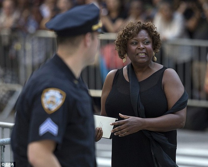  Robin Quivers