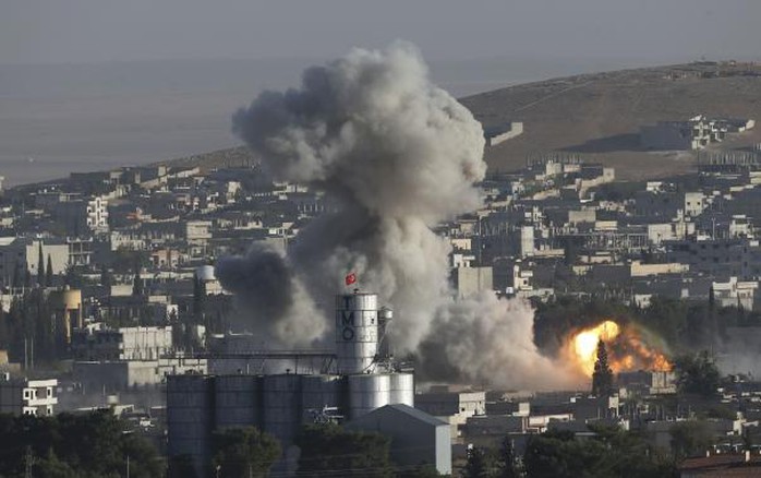 Thường dân ở Kobani đang đối mặt với nguy cơ thảm sát. Ảnh: Reuters