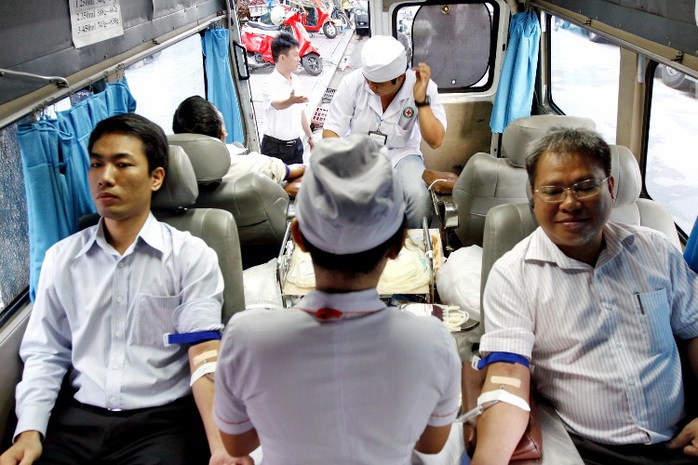 Cán bộ, nhân viên Bảo Minh tham gia hiến máu nhân đạo