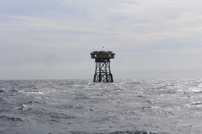 Nh&agrave; gi&agrave;n trong nắng mới