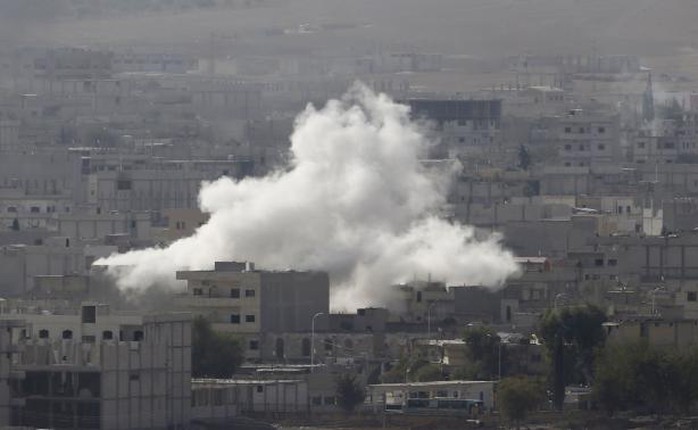 IS để mạnh xâm chiếm Kobani và Liên Hiệp Quốc lo ngại thảm sát xảy ra. Ảnh: Reuters